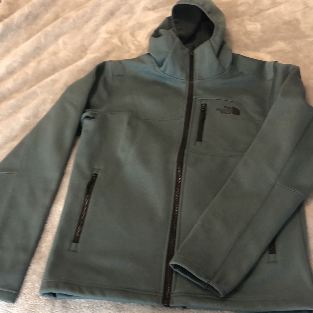 Men's size small north face shell